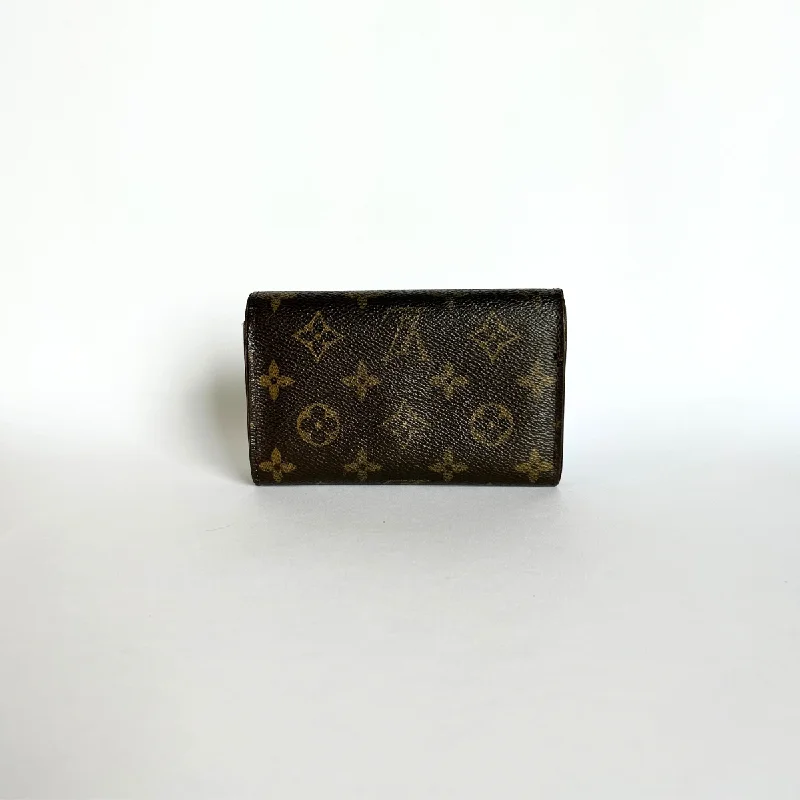 Louis Vuitton bags with a front - flap pocket for quick - access itemsLouis Vuitton Medium wallet in Monogram Canvas