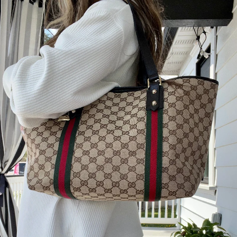 Women Gucci bags with a detachable mirror insideGucci GG Canvas Medium Jolicoeur Tote