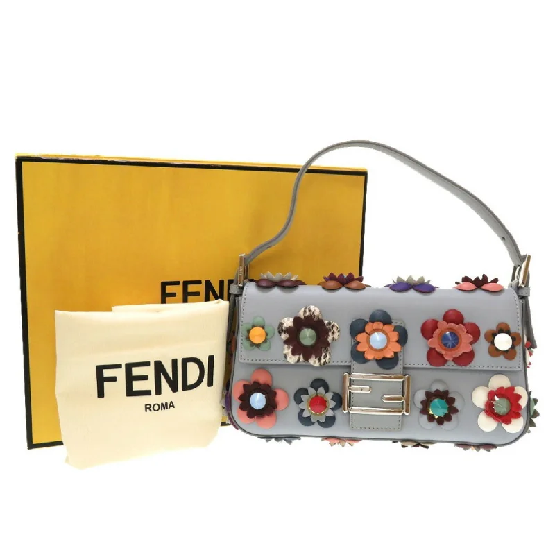 Ladies Fendi Peekaboo bags with a front - pocket organizer for quick access to essentialsFENDI Mamma Bucket Flower 8BR6