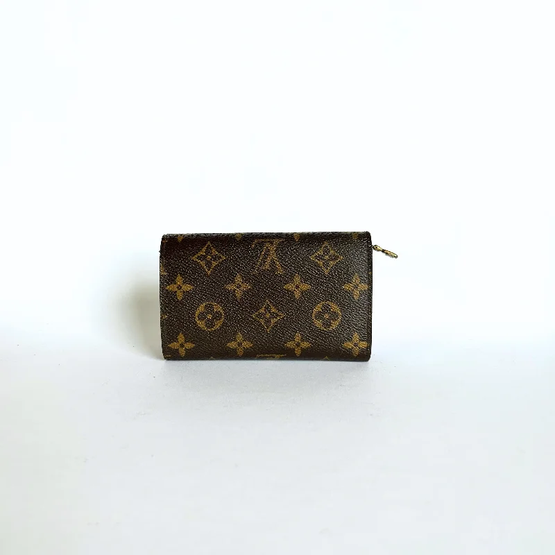 Louis Vuitton backpacks with a multi - pocket organization for functionalityLouis Vuitton Medium Wallet in Monogram Canvas