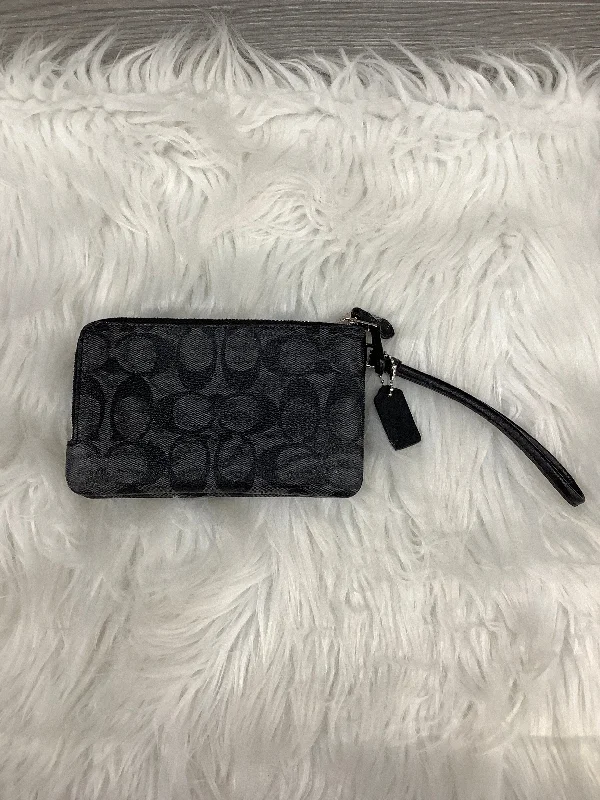 Wristlet Designer By Coach  Size: Medium