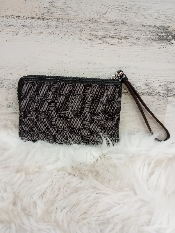 Wristlet Designer By Coach  Size: Small