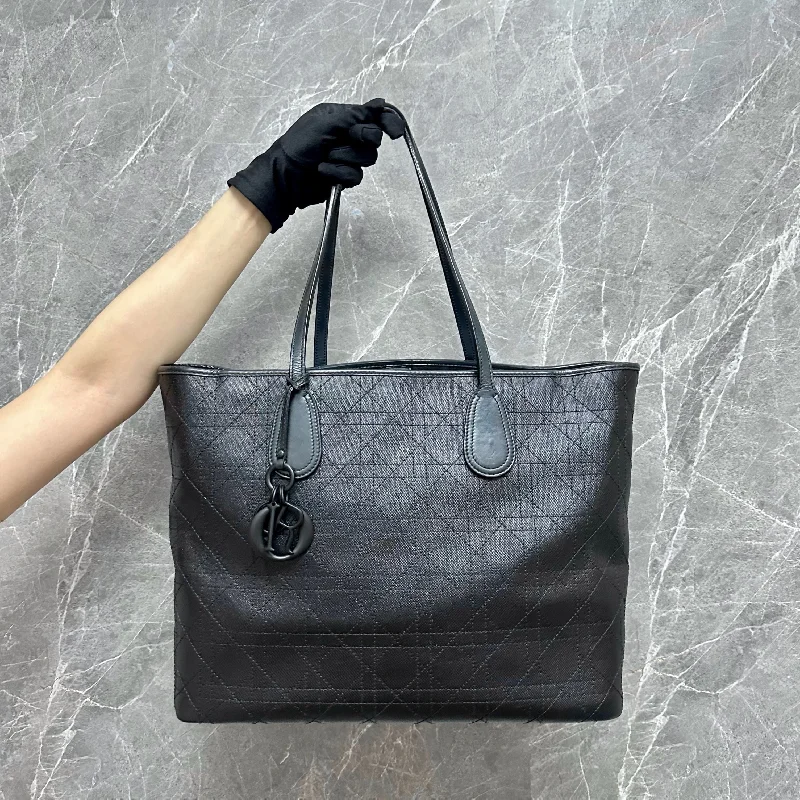 Christian Dior handbags with a back - pocket for quick storageTote Black Cannage