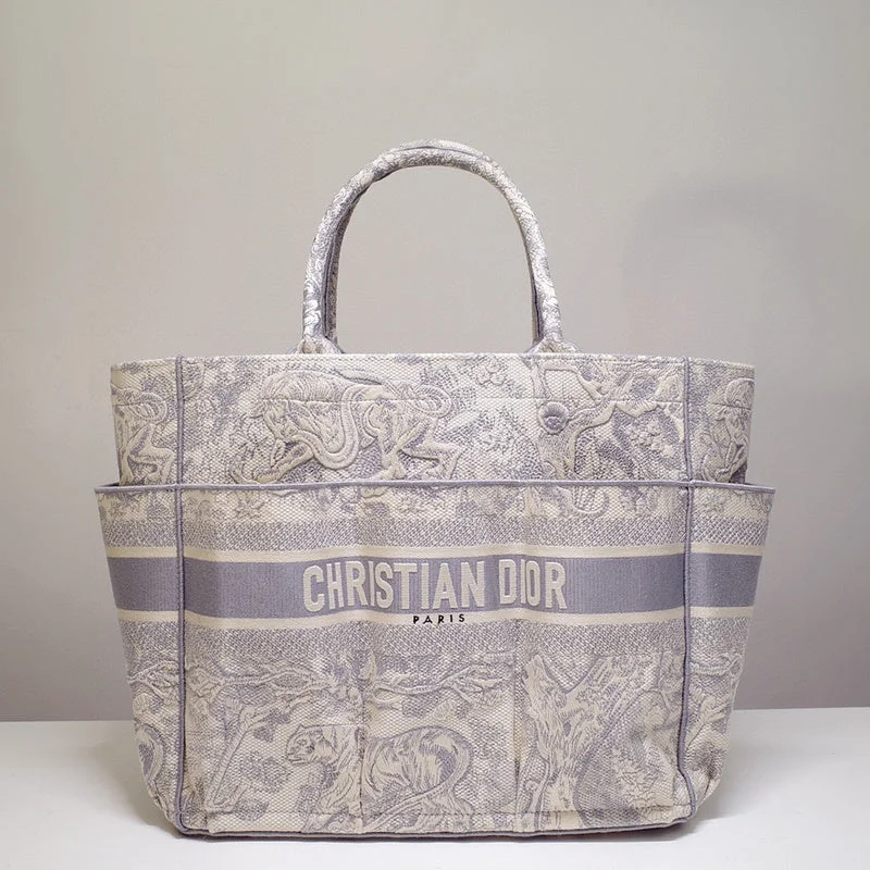 Fashion - forward Christian Dior tote bags for the modern womanChristian Dior Bags - 5099