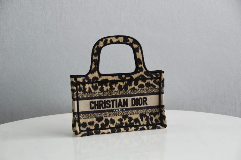 Stylish Christian Dior shoulder bags with a tassel - adorned zipperChristian Dior Bags - 5230