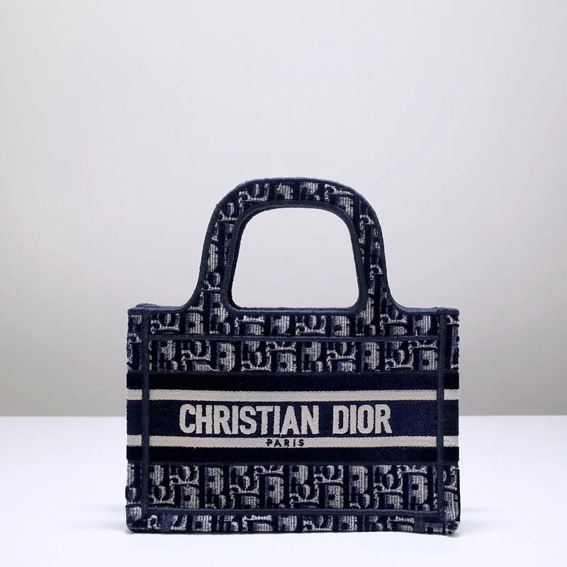 Christian Dior handbags with a detachable mirror for on - the - go touch - upsChristian Dior Bags - 5236