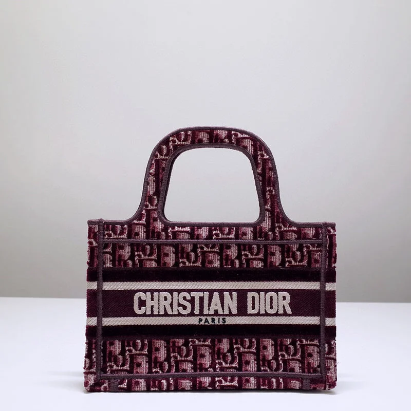 Christian Dior Saddle bags with a studded trim for a bold lookChristian Dior Bags - 5238