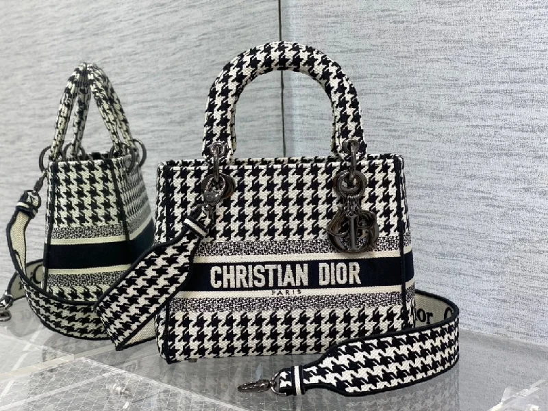 Christian Dior tote bags with a double - handle and shoulder - strap optionChristian Dior - Luxury Bags  282