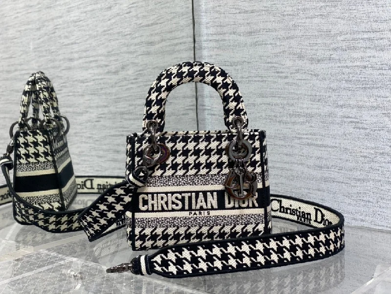 Christian Dior crossbody bags with a front - flap pocket for easy accessChristian Dior - Luxury Bags  283